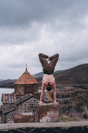 Artem, professeur de yoga