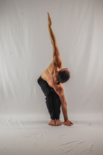 Artem, professeur de yoga